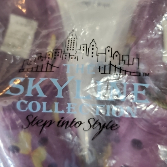 NWT The Skyline Collection  Purple Butterfly Slip On Clogs Size 6 - Picture 3 of 5